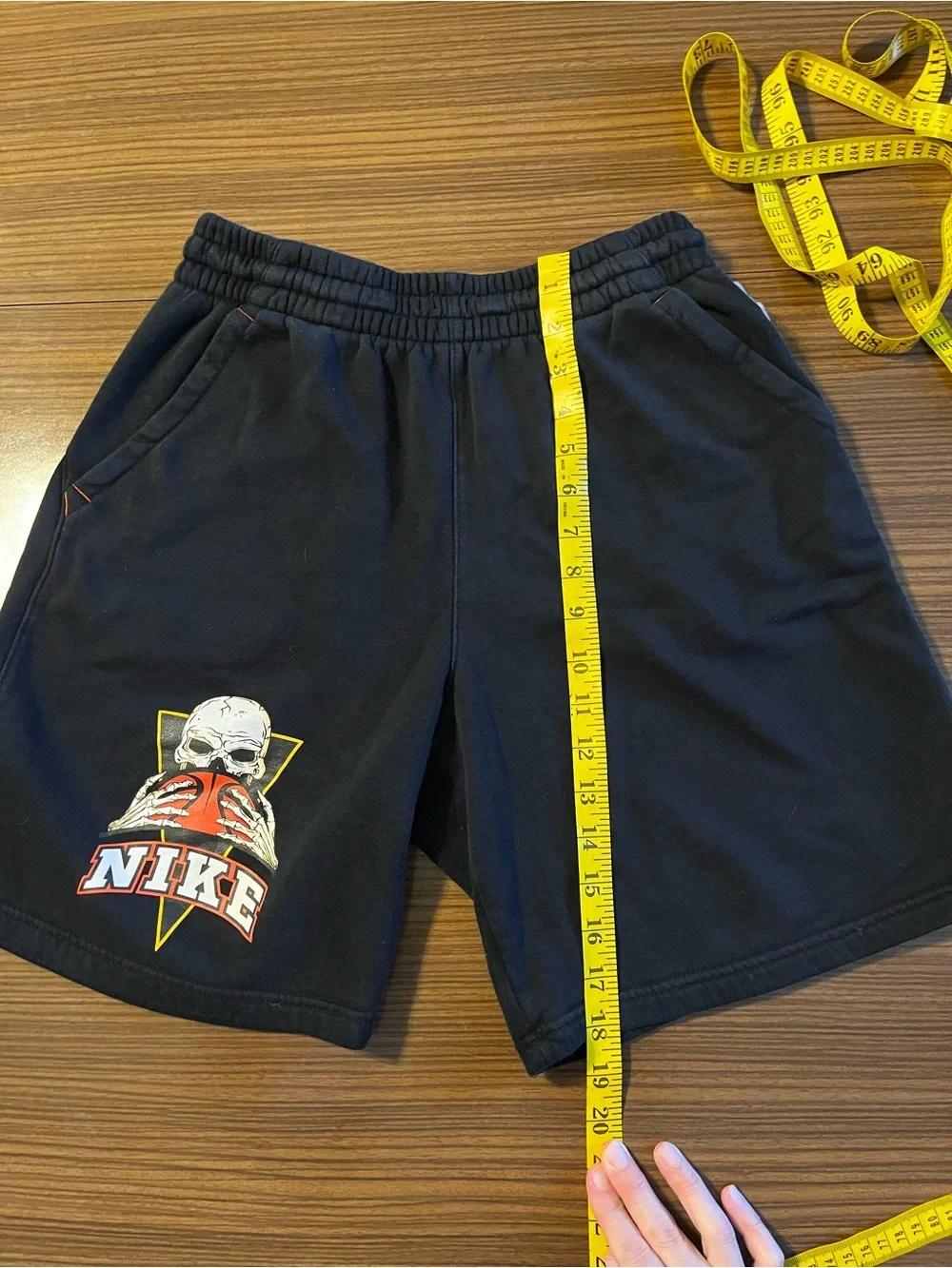NIKE BOY’S NSW CLUB FRENZY COTTON BASKETBALL SHORTS - SIZE XL